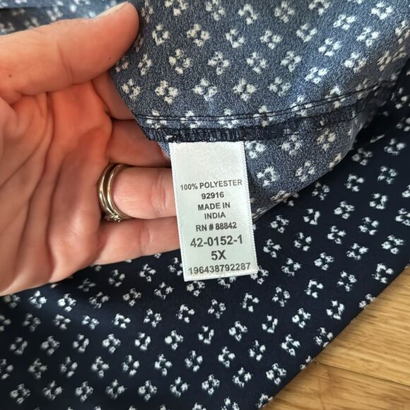 Catherines Womens Plus Size Georgette Pintuck Blouse Sz 5X Blue Dot Casual Easy - Picture 7 of 7